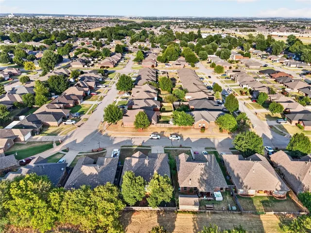 Photo 4 — 1309 Ethan Lane, Yukon, OK 73099