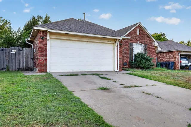 Photo 5 — 1309 Ethan Lane, Yukon, OK 73099