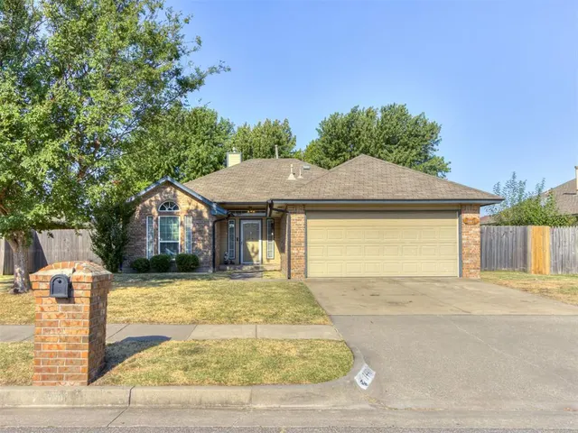 Photo 2 — 14401 Harli Lane, Oklahoma City, OK 73170