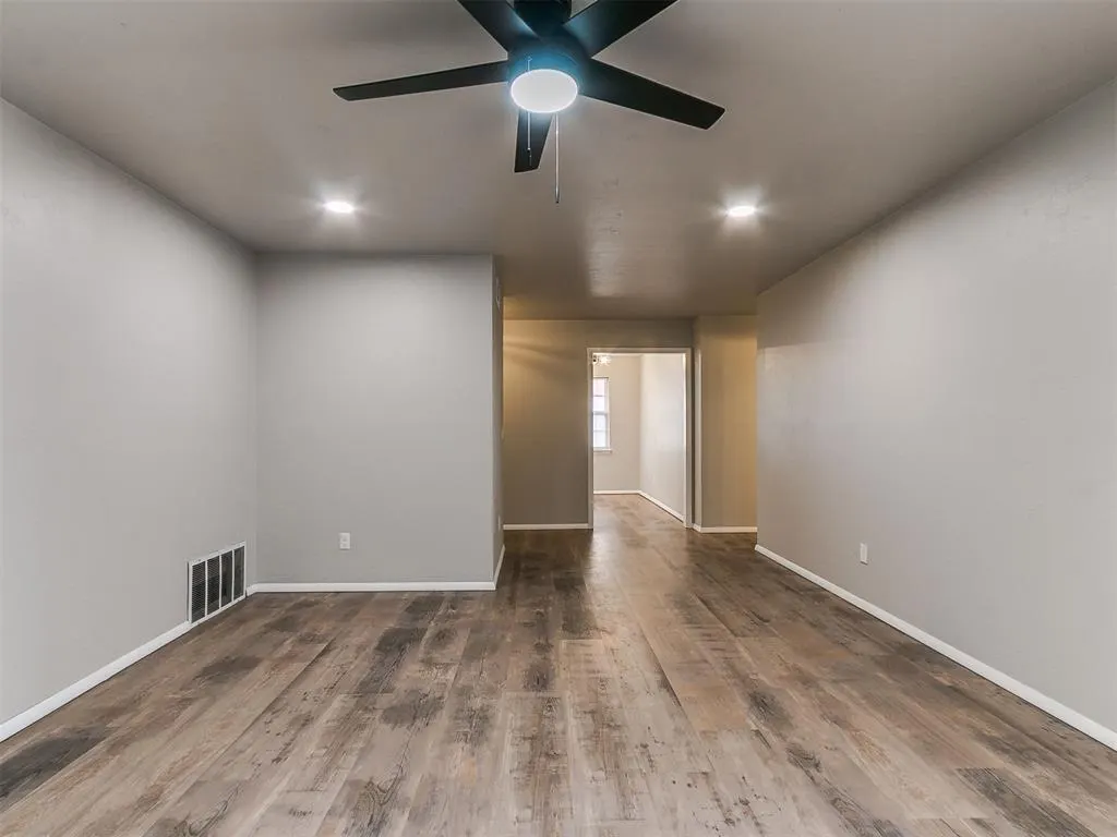 Photo 13 — 4921 SE 19th Street, Oklahoma City, OK 73115