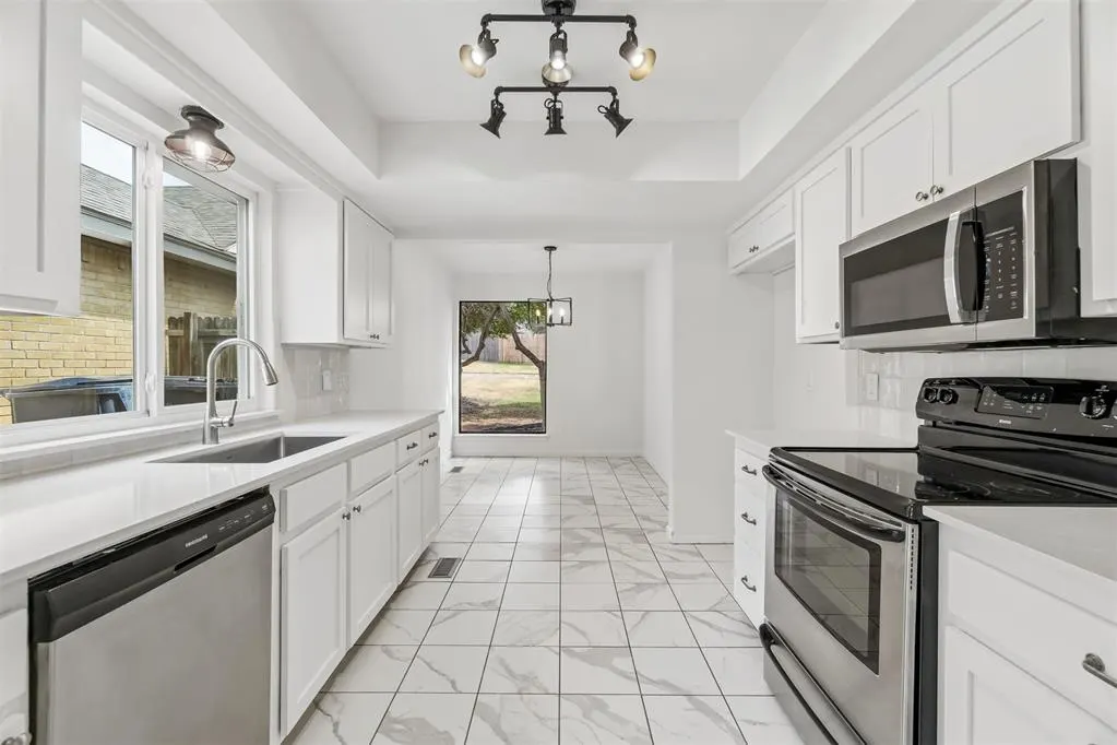 Photo 12 — 13509 Country Place, Oklahoma City, OK 73131