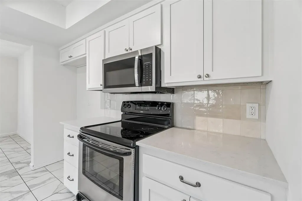 Photo 13 — 13509 Country Place, Oklahoma City, OK 73131
