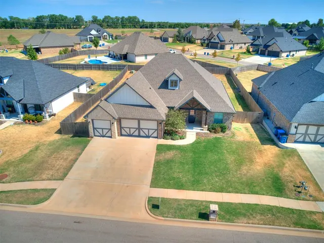 Photo 3 — 1124 Colonial Avenue, Tuttle, OK 73089
