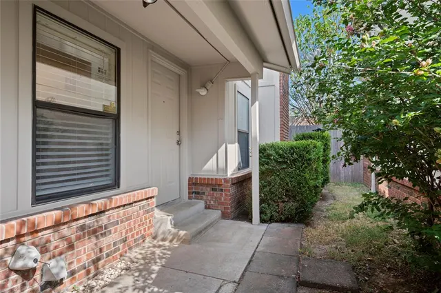 Photo 2 — 13047 E 28th Place, Tulsa, OK 74134