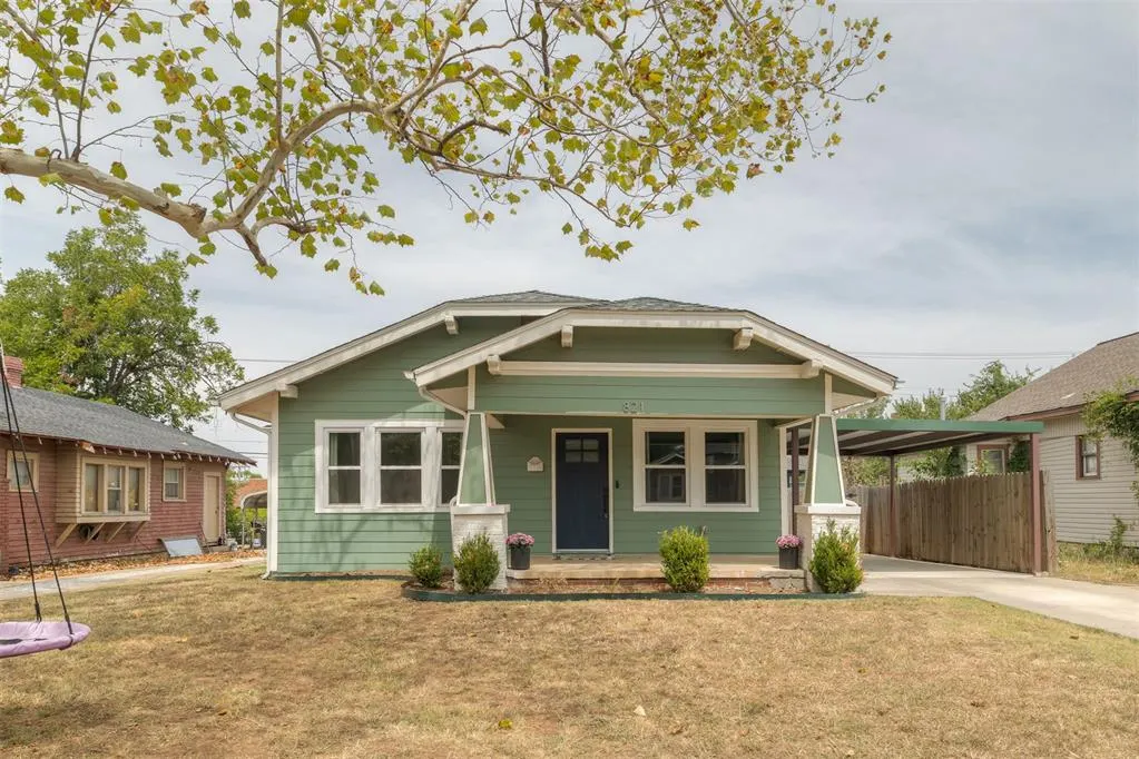 Front exterior — 821 NW 32nd Street, Oklahoma City, OK 73118