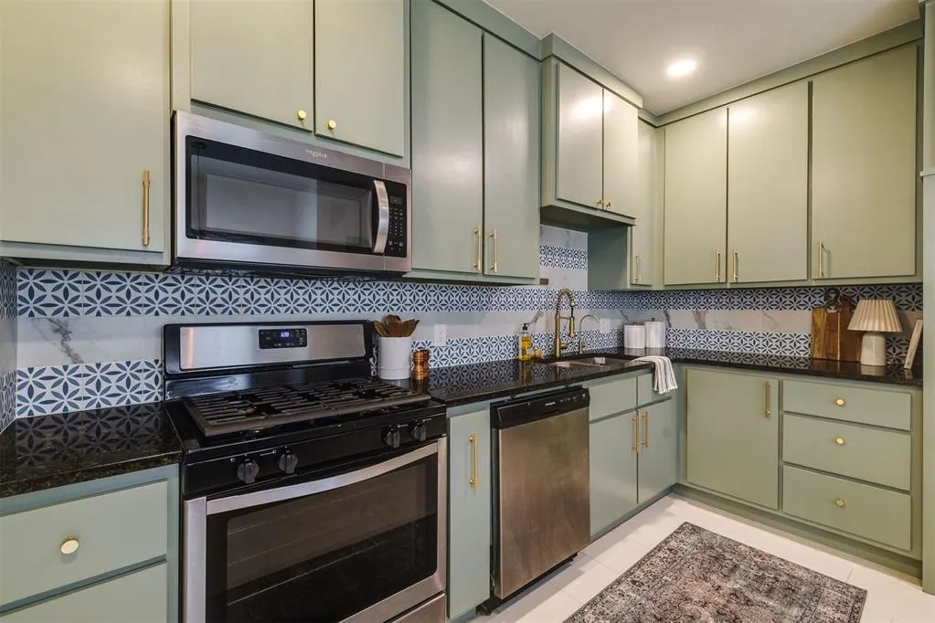 Photo 13 — 821 NW 32nd Street, Oklahoma City, OK 73118