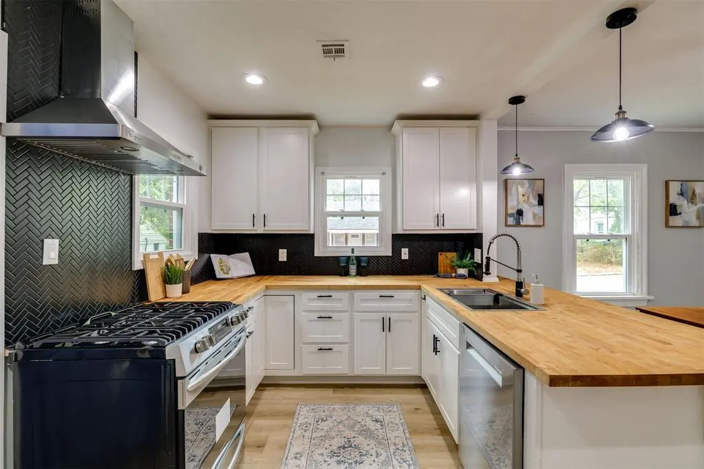 Photo 11 — 1608 NW 42nd Place, Oklahoma City, OK 73118
