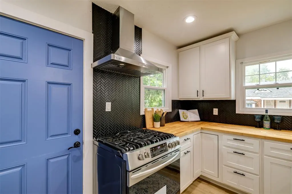 Photo 12 — 1608 NW 42nd Place, Oklahoma City, OK 73118