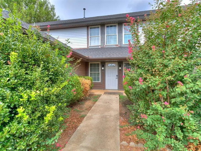 Photo 3 — 8212 Harvest Hills South Boulevard, Oklahoma City, OK 73132
