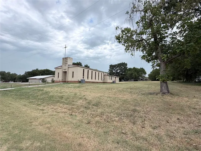 Photo 2 — 220 N Miller Avenue, Wanette, OK 74878