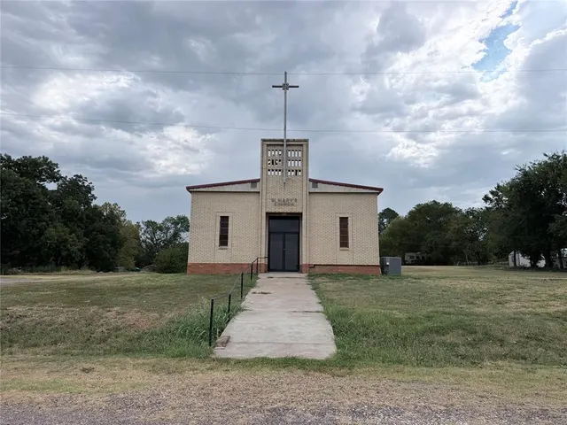 Photo 3 — 220 N Miller Avenue, Wanette, OK 74878