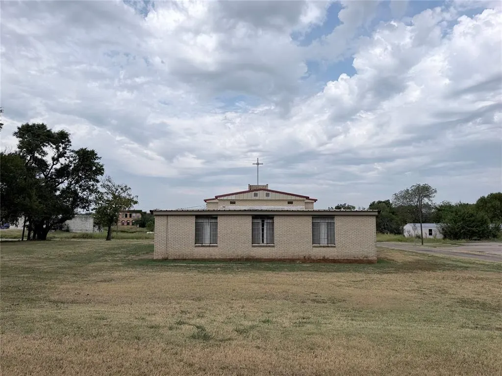 Photo 6 — 220 N Miller Avenue, Wanette, OK 74878