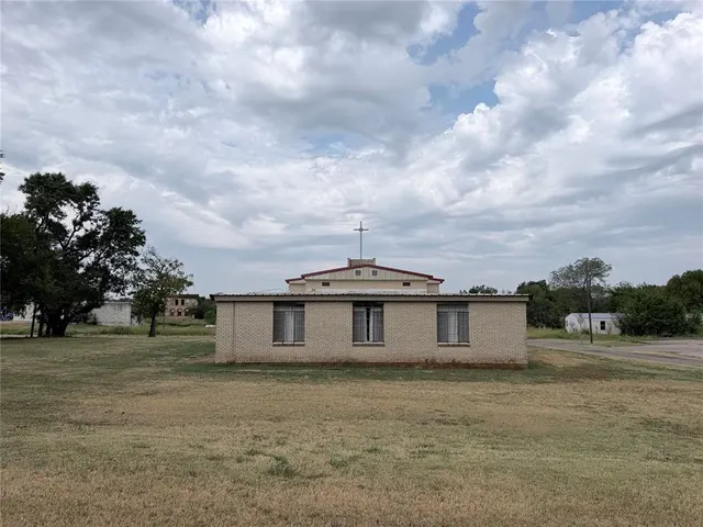 Photo 6 — 220 N Miller Avenue, Wanette, OK 74878