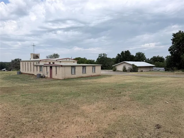 Photo 7 — 220 N Miller Avenue, Wanette, OK 74878