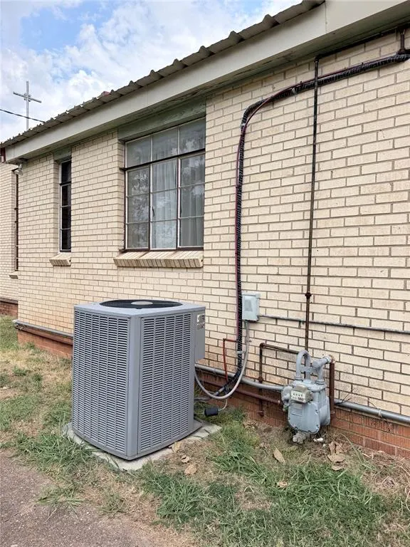 Photo 8 — 220 N Miller Avenue, Wanette, OK 74878
