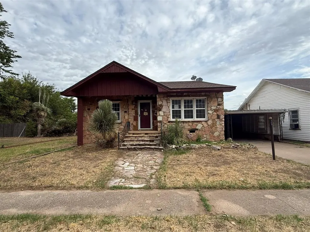 Front exterior — 206 W 1st Street, Watonga, OK 73772
