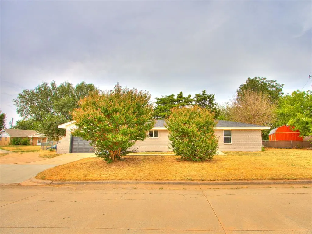 Photo 5 — 700 Butler Street, Moore, OK 73160