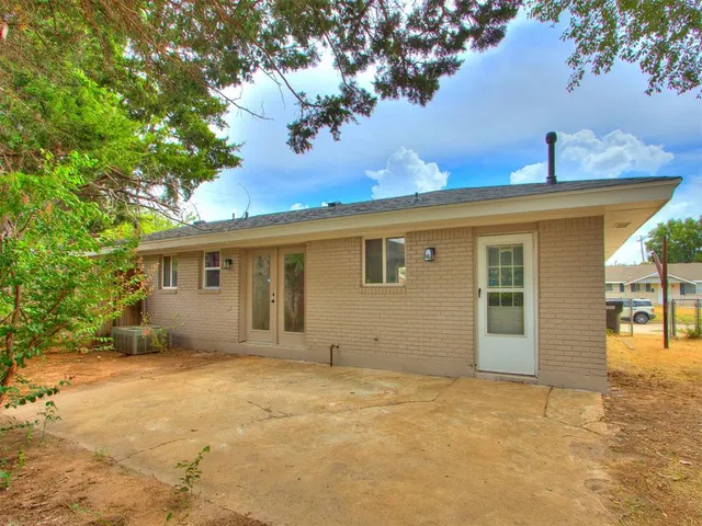 Photo 8 — 700 Butler Street, Moore, OK 73160
