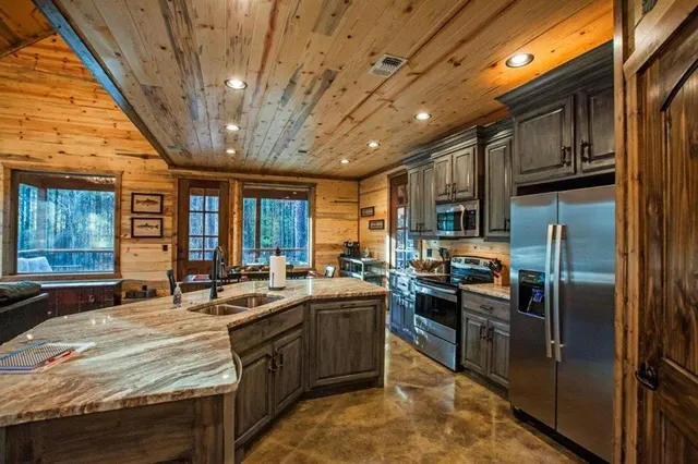 Photo 2 — 322 Oak Stone Lane, Broken Bow, OK 74728