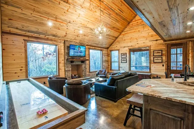 Photo 3 — 322 Oak Stone Lane, Broken Bow, OK 74728