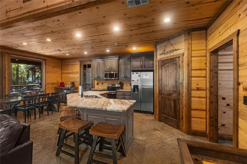 Photo 7 — 322 Oak Stone Lane, Broken Bow, OK 74728
