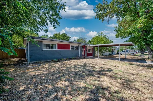 Photo 2 — 604 SW 14th Street, Moore, OK 73160