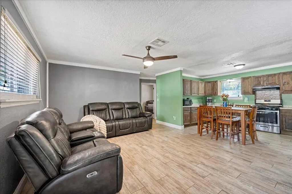 Photo 5 — 604 SW 14th Street, Moore, OK 73160