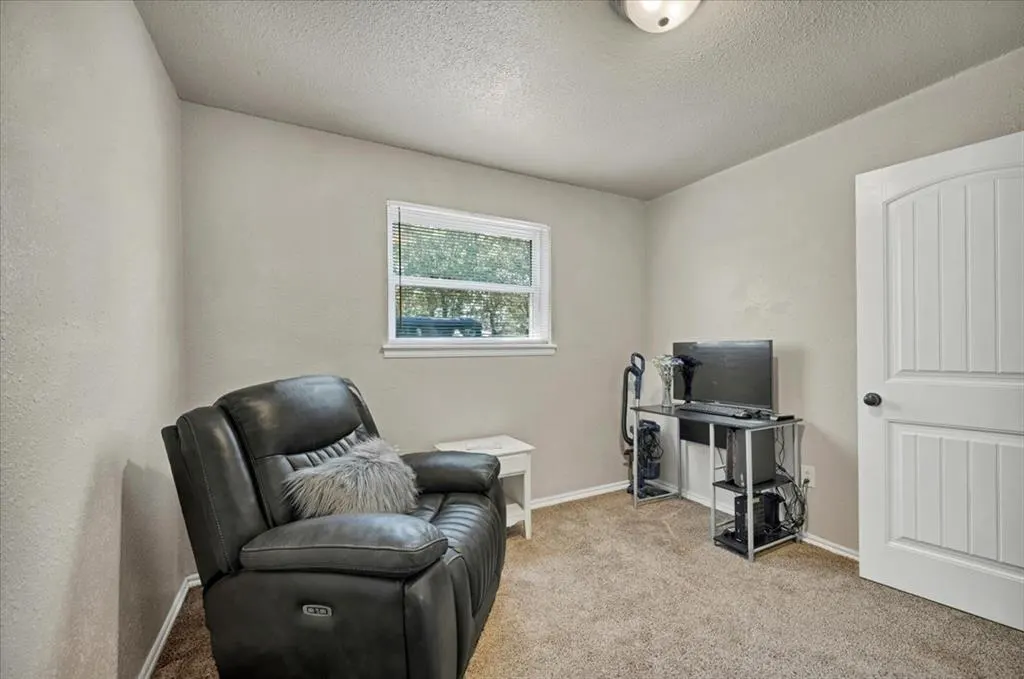 Photo 17 — 604 SW 14th Street, Moore, OK 73160
