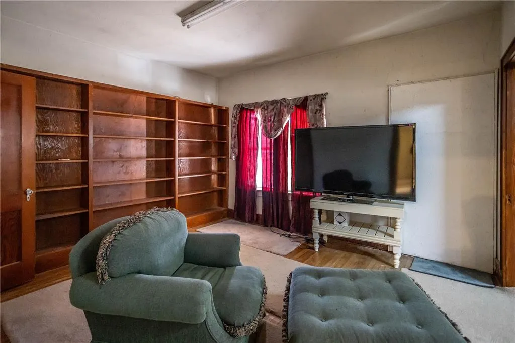 Photo 9 — 400 N State Street, Weatherford, OK 73096