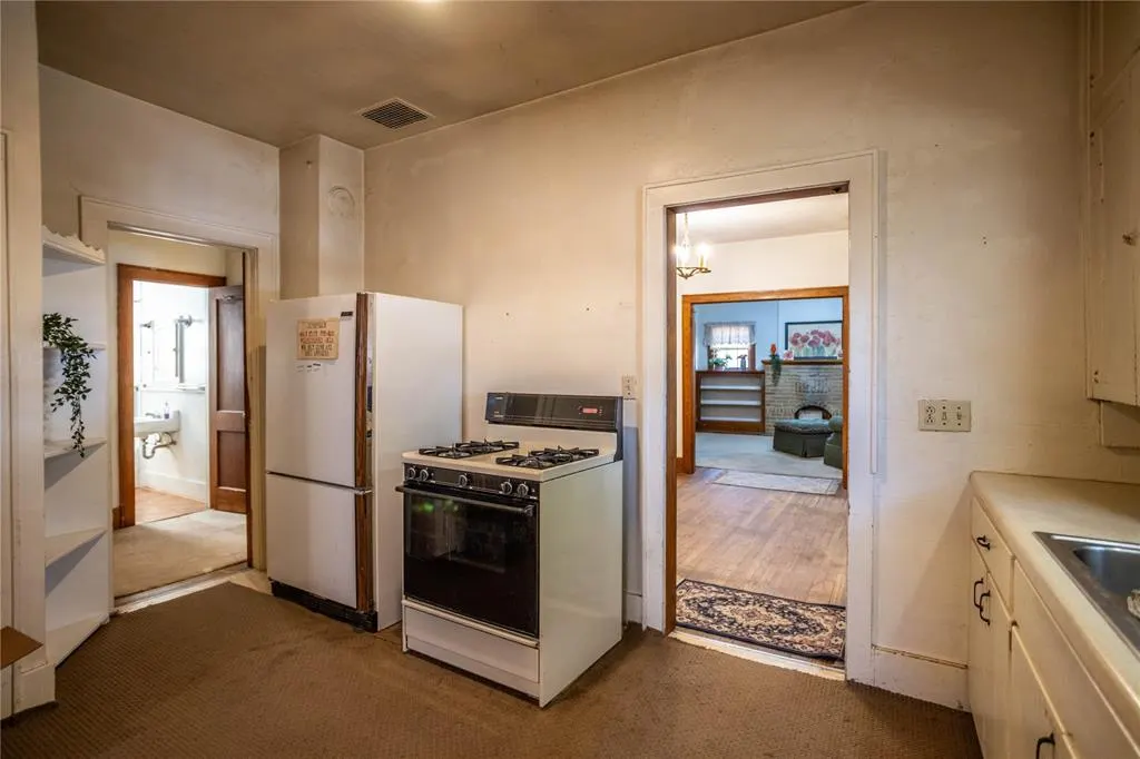 Photo 17 — 400 N State Street, Weatherford, OK 73096