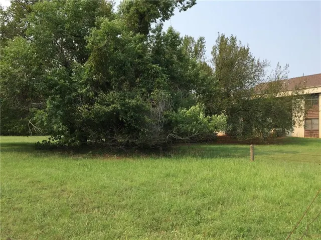 Photo 3 — 2 Canyon Park Circle, Edmond, OK 73013
