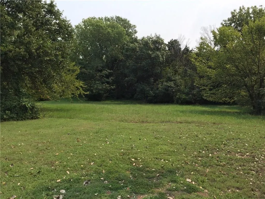 Photo 4 — 2 Canyon Park Circle, Edmond, OK 73013