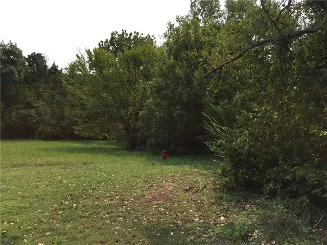Photo 6 — 2 Canyon Park Circle, Edmond, OK 73013