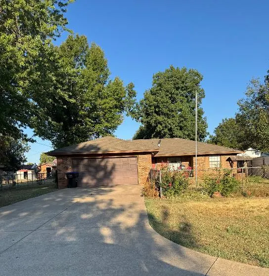 Front exterior — 305 SW 8th Street, Minco, OK 73059