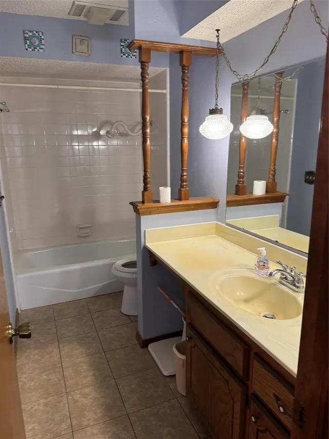 Photo 5 — 305 SW 8th Street, Minco, OK 73059