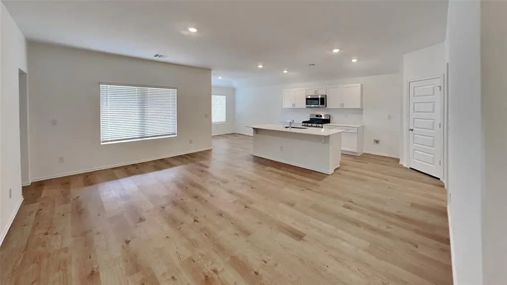 Photo 3 — 4000 Dutch Lane, Mustang, OK 73064
