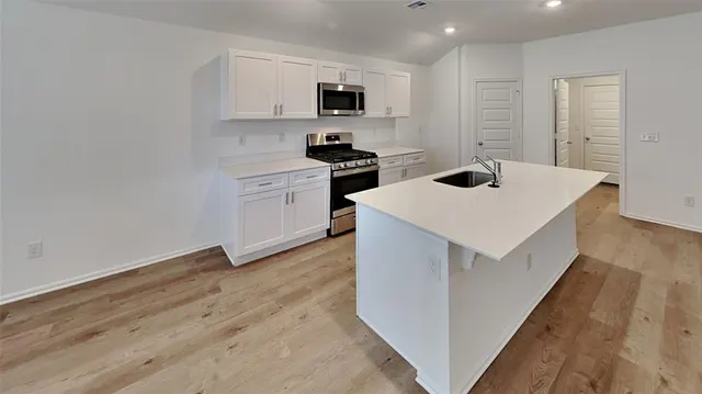 Photo 5 — 4000 Dutch Lane, Mustang, OK 73064