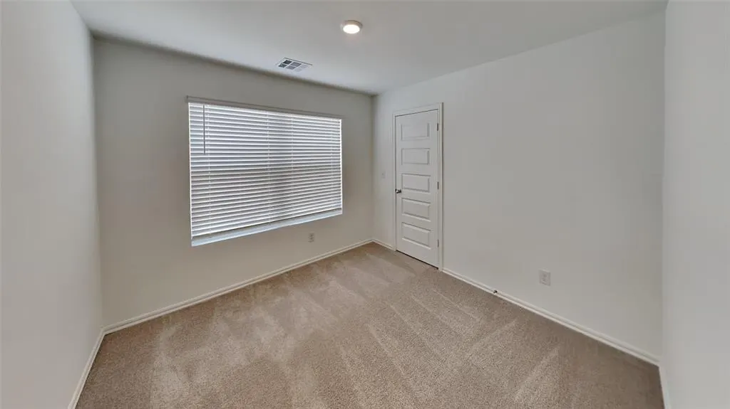 Photo 10 — 4000 Dutch Lane, Mustang, OK 73064