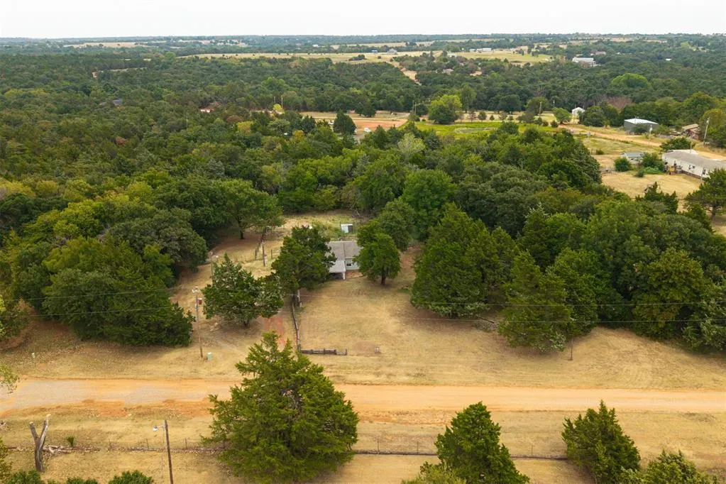 Photo 2 — 1602 One Creek Drive, Guthrie, OK 73044