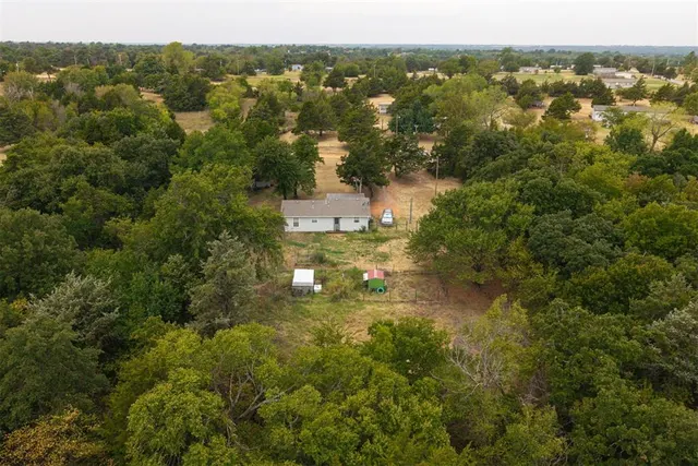 Photo 3 — 1602 One Creek Drive, Guthrie, OK 73044