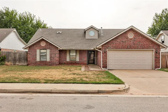 Front exterior — 17600 Durbin Park Road, Edmond, OK 73012