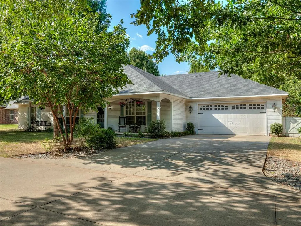 Photo 3 — 215 E Haven Lane, Mustang, OK 73064