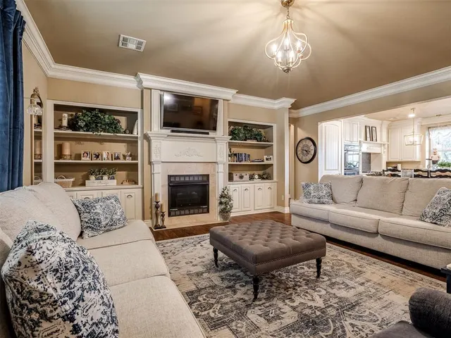 Photo 5 — 215 E Haven Lane, Mustang, OK 73064