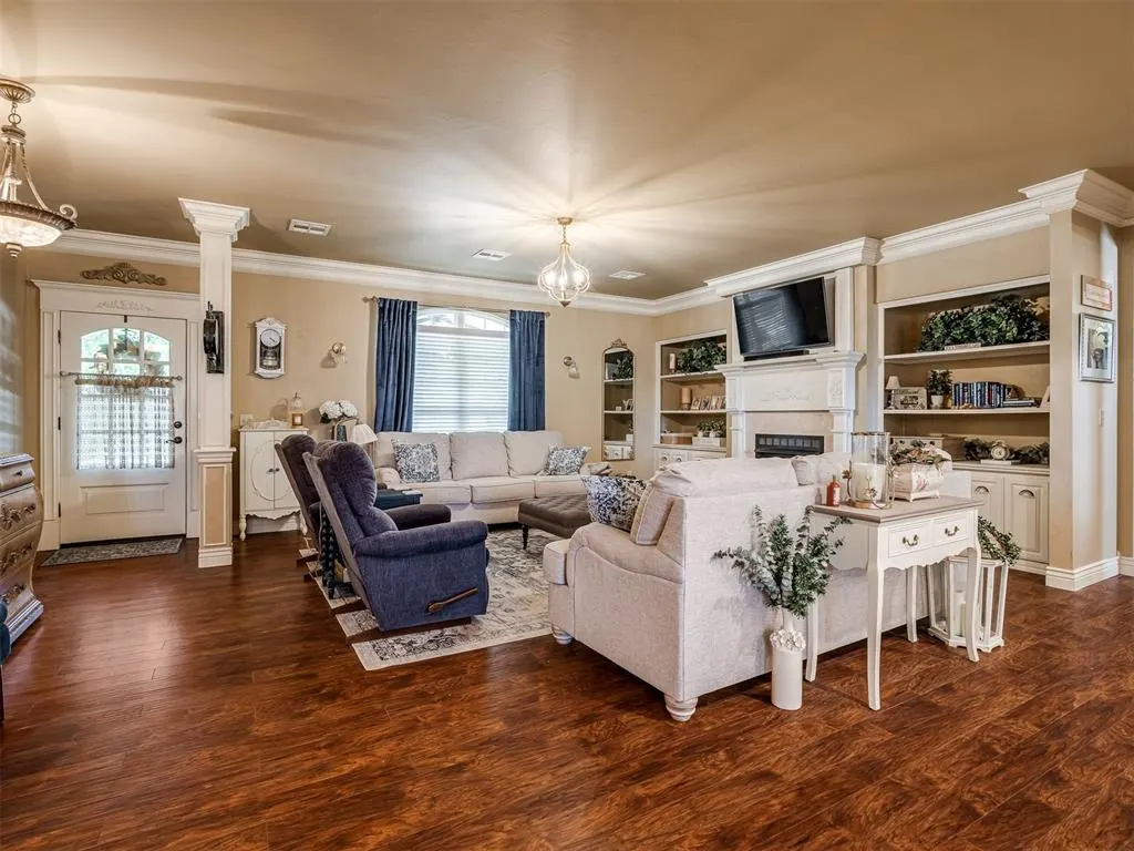 Photo 7 — 215 E Haven Lane, Mustang, OK 73064
