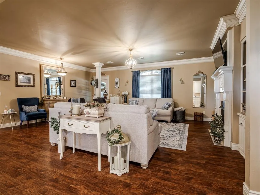 Photo 8 — 215 E Haven Lane, Mustang, OK 73064