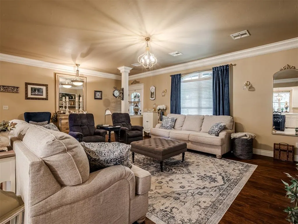 Photo 9 — 215 E Haven Lane, Mustang, OK 73064