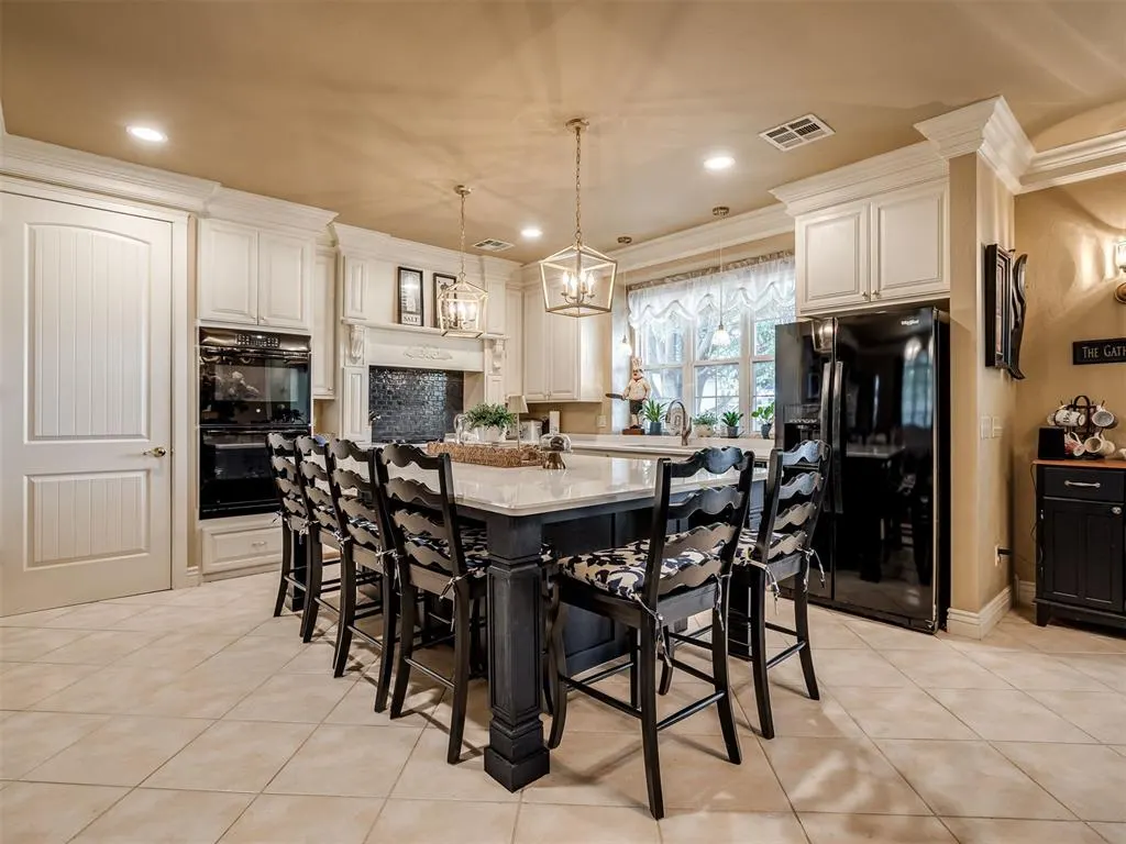 Photo 11 — 215 E Haven Lane, Mustang, OK 73064