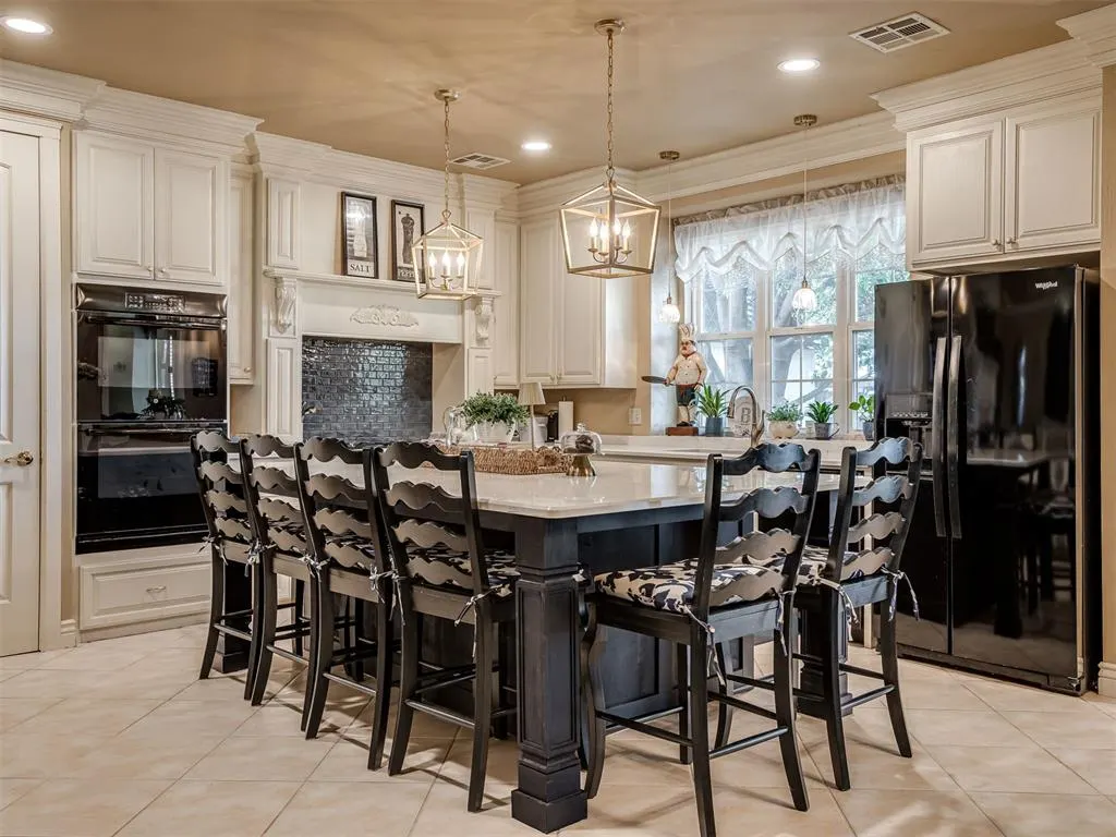 Photo 12 — 215 E Haven Lane, Mustang, OK 73064