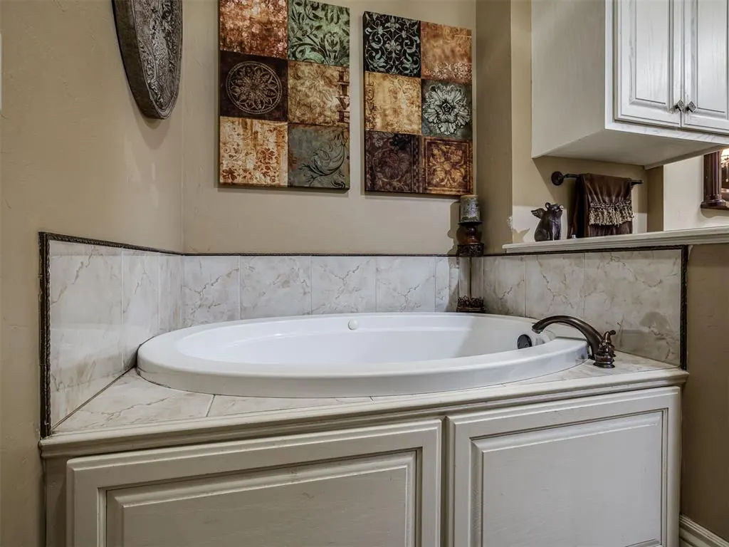 Photo 27 — 215 E Haven Lane, Mustang, OK 73064