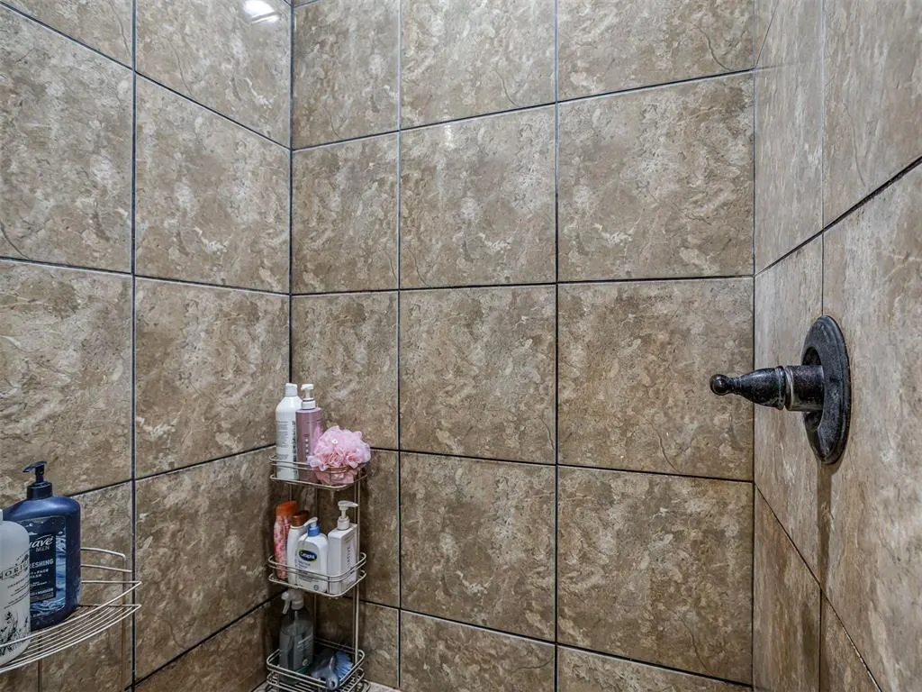 Photo 28 — 215 E Haven Lane, Mustang, OK 73064